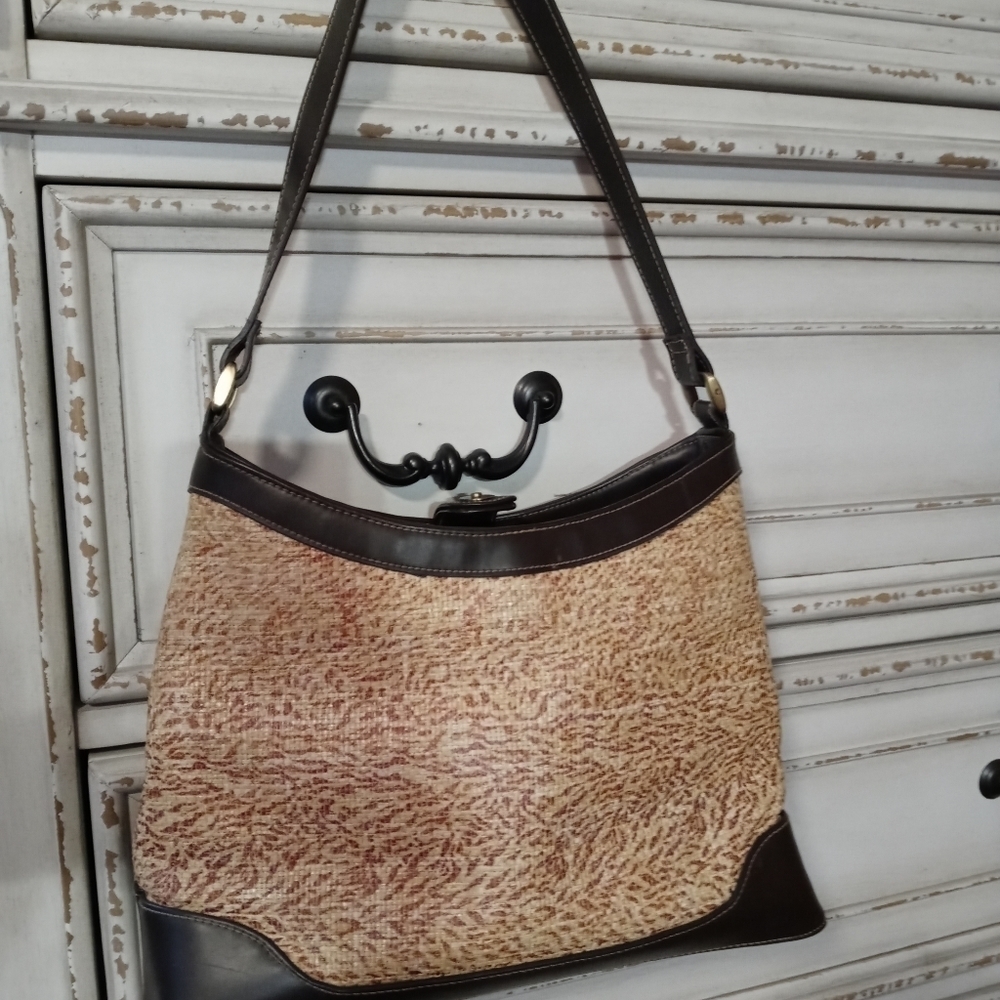 Bueno purse tan and black 3 compartments